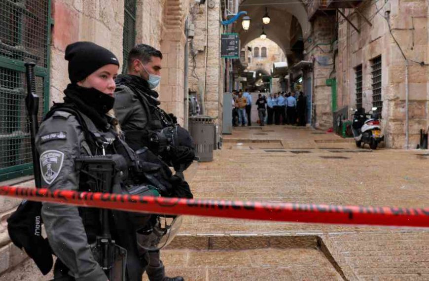Gunman killed in Jerusalem attack, one Israeli killed
